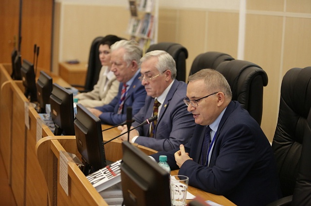 Президент МСЭ прочитал открытую лекцию в рамках Уральского экономического форума